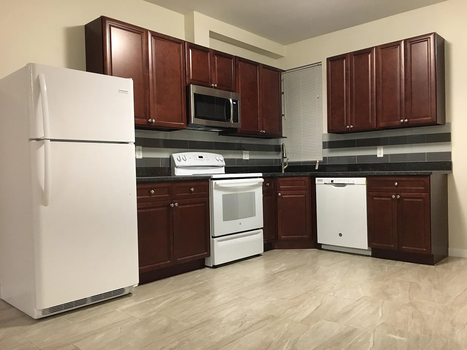 5 bed, 3.5 bath, 2000 sqft, $3,100 — Photo 1