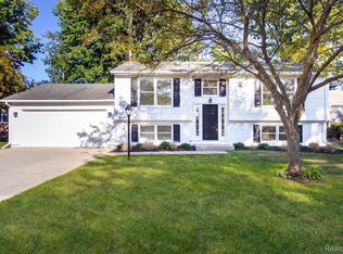 3944 Jack Pine Ln, Port Huron, MI 48060