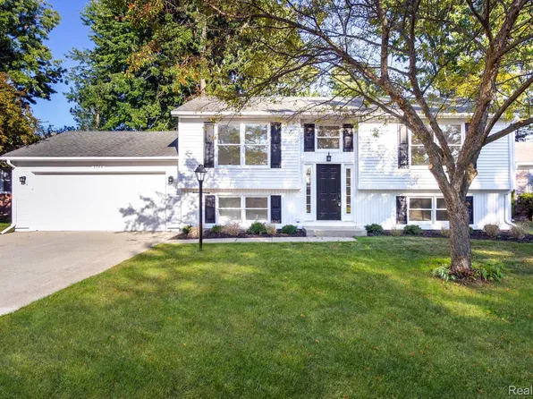 3944 Jack Pine Ln, Port Huron, MI 48060