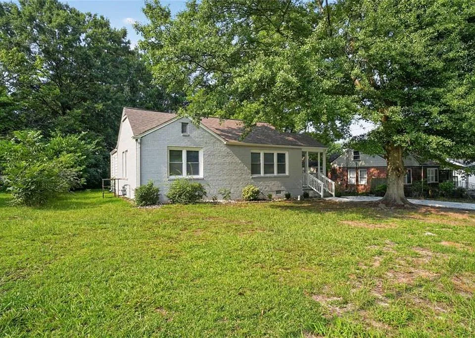 862 Slaton St