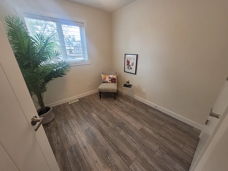 1616 B Alexandra Ave — Photo 9