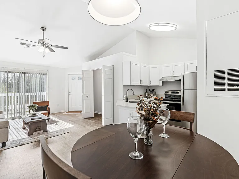 Buffalo Creek Apartments — Photo 32