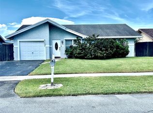 8207 SW 13th Ct, North Lauderdale, FL 33068