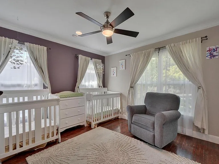 610 W North Loop Blvd — Photo 15