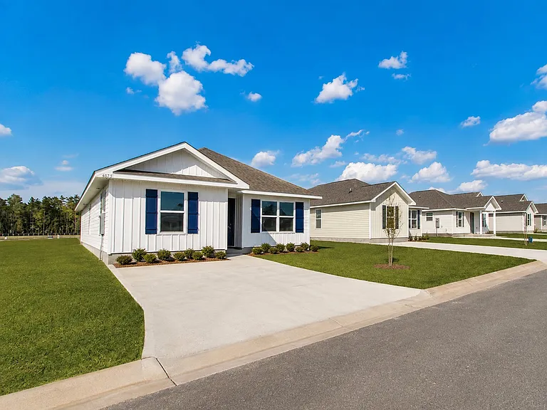 6373 Firefly Dr — Photo 2