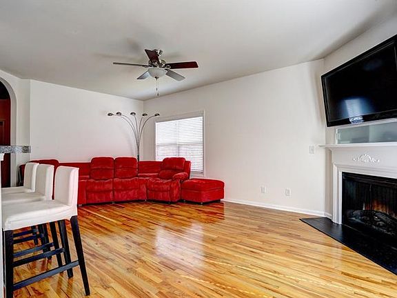 4th image of 2477 Suwanee Pointe Dr