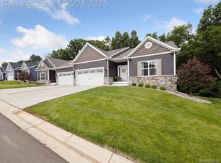 2949 Blue Sky Dr #22, Howell, MI 48843