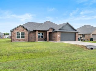 827 S McKinley Ave, Calera, OK 74730