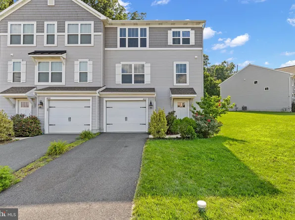 402 Smokering Dr, Robesonia, PA 19551