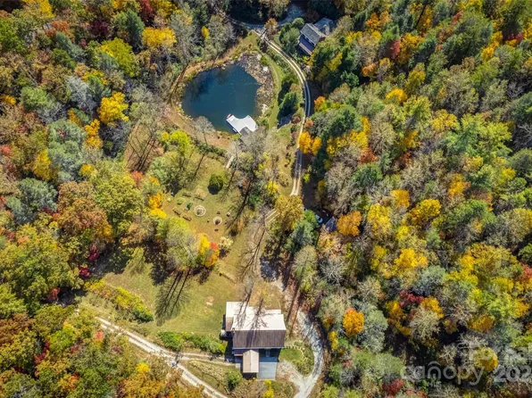 111 Fiddlehead Ln, Zirconia, NC 28790