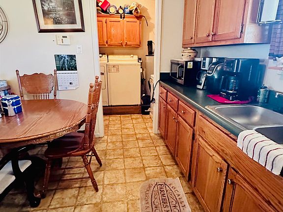 5th image of 364 Lynn Dr
