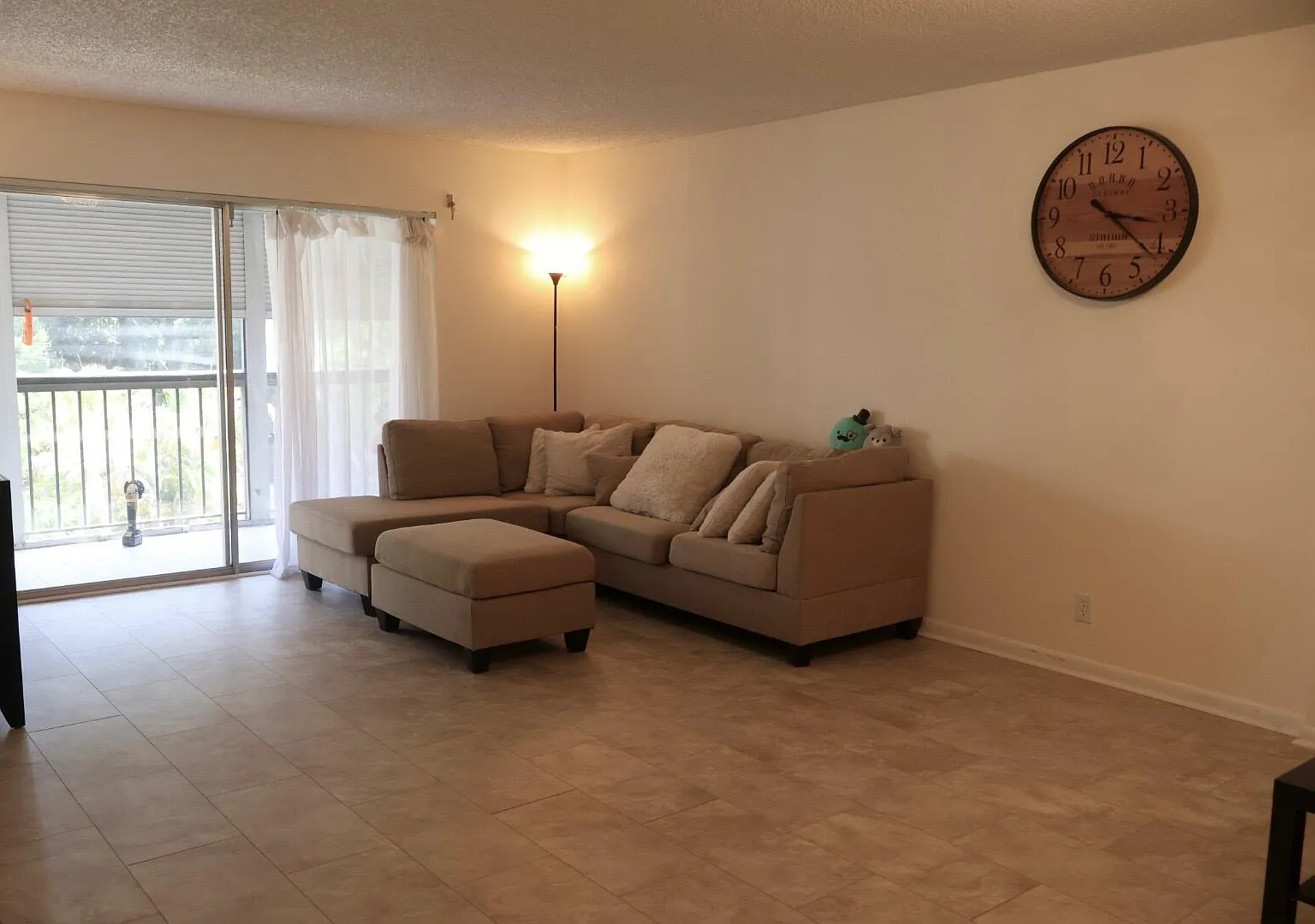 3 bed, 2.0 bath, 1550 sqft, $2,900 — Photo 2