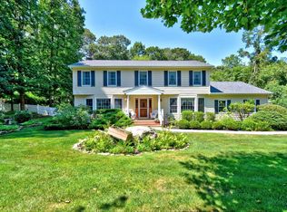 11 Frost Ln, Wading River, NY 11792