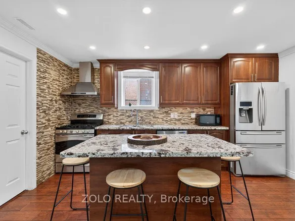 20 Bridesburg Dr #1, Toronto, ON M9R 2K3