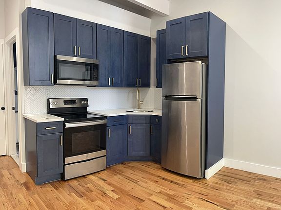 3rd image of 1040 Ward Ave Floor 2