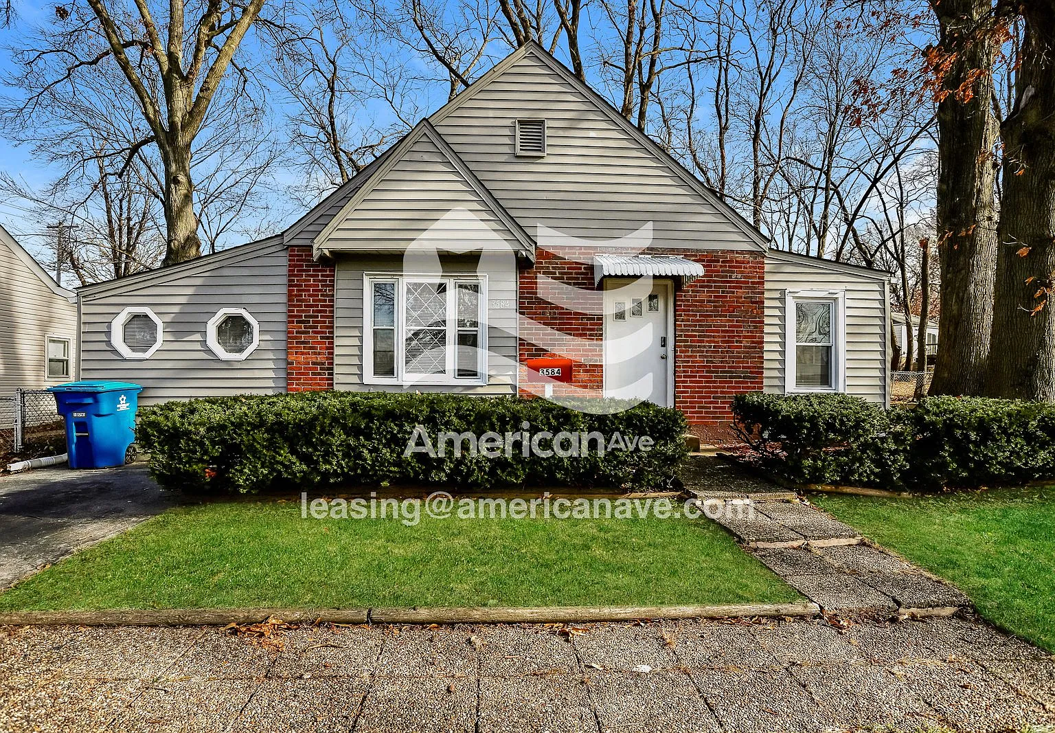2 bed, 1.0 bath, 923 sqft, $1,350 — Photo 1