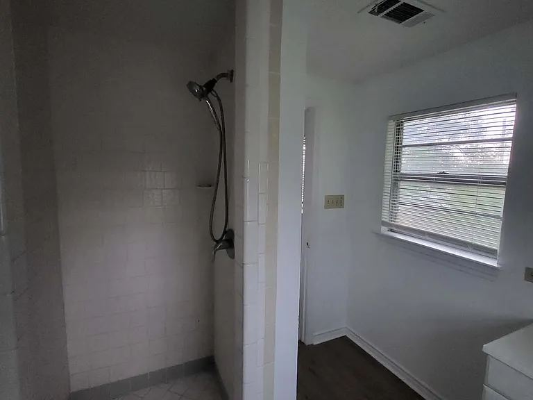 702 8th St #2 — Photo 7