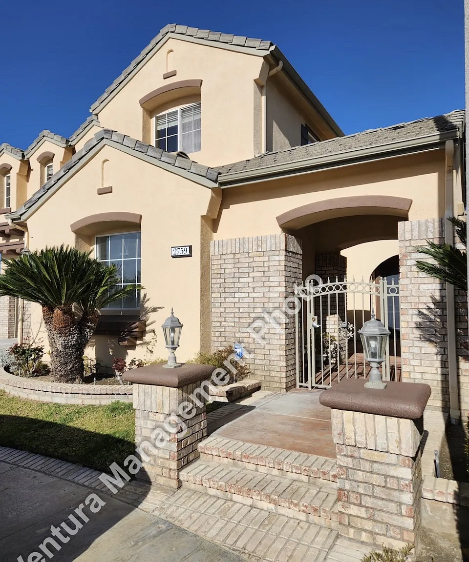 4 bed, 4.5 bath, 4091 sqft, $5,950 — Photo 3