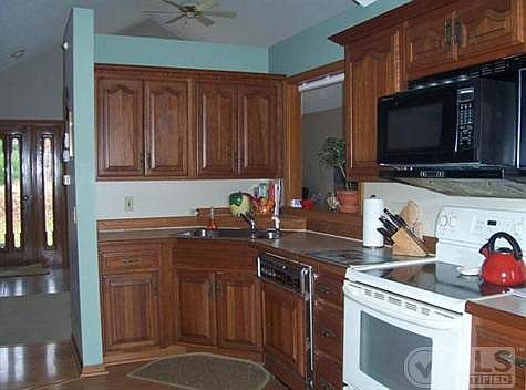 3rd image of 9077 Longview Dr