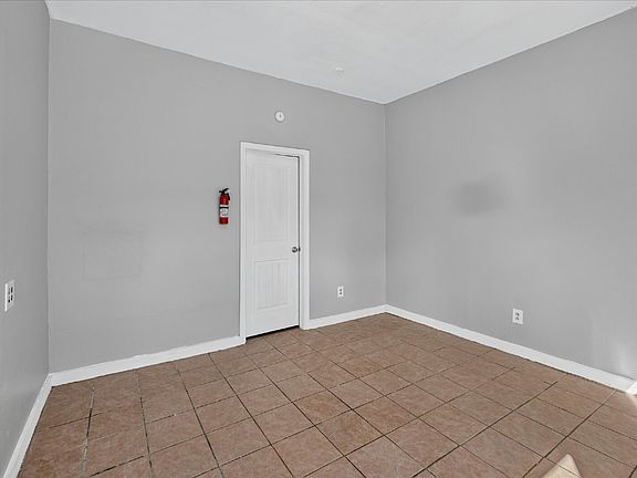5th image of 3401 Ennis St #K