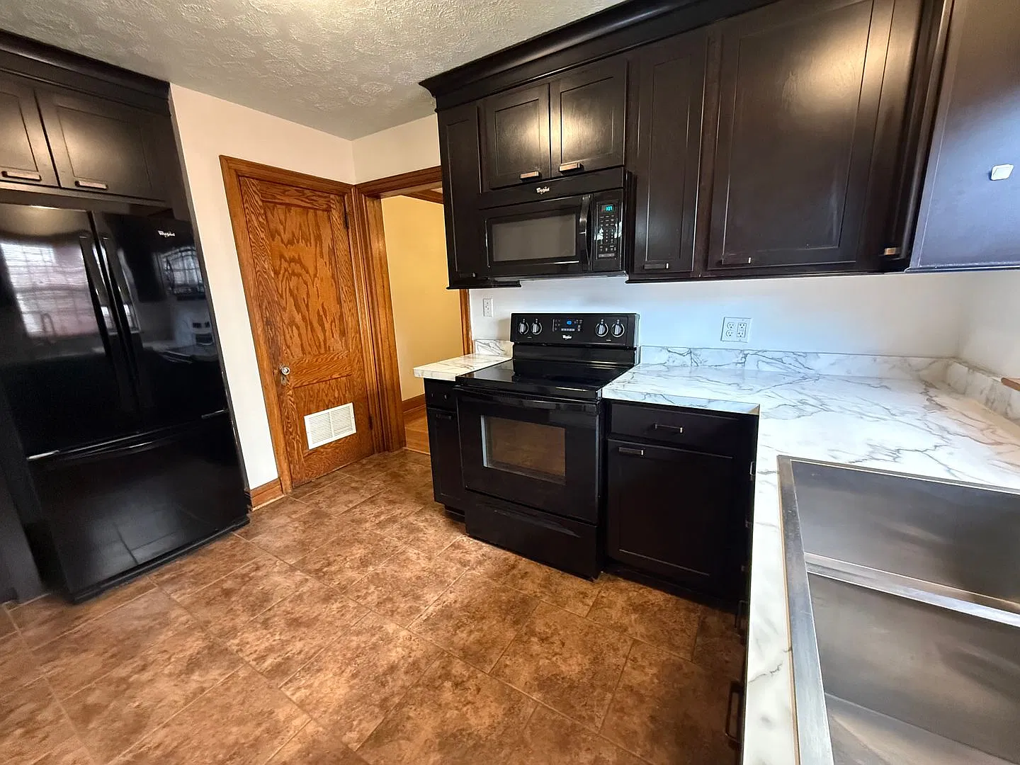 Charming Two Bedroom Townhouse Close to Kanawha Boulevard — Photo 4