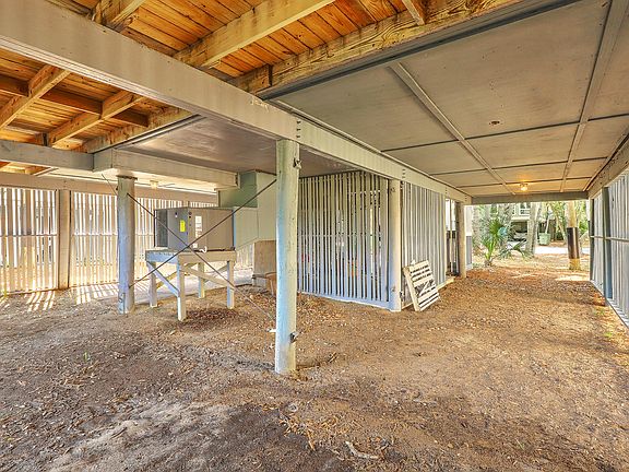 5th image of 18 Twin Oaks Ln