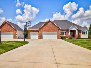 6939 Shawnee Ct, Ozawkie, KS 66070