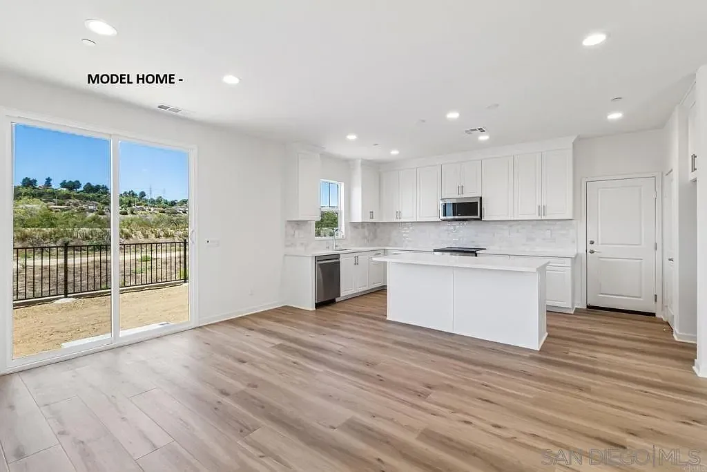 3 bed, 2.5 bath, 1922 sqft, $4,575 — Photo 4