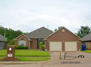 701 W Geronimo Way, Mustang, OK 73064