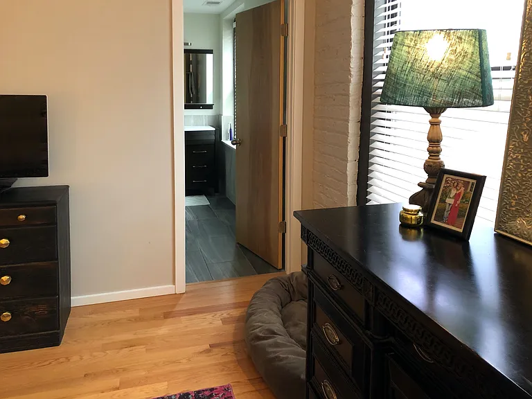 1358 W Randolph St — Photo 8