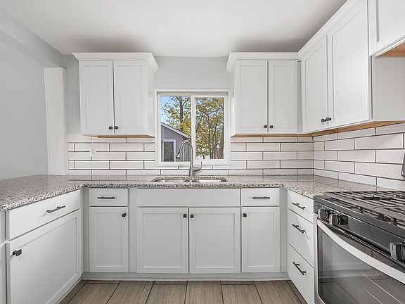3rd image of 7122 W 132nd Ave