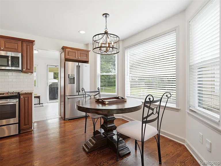 1514 S Wilson Ave — Photo 8