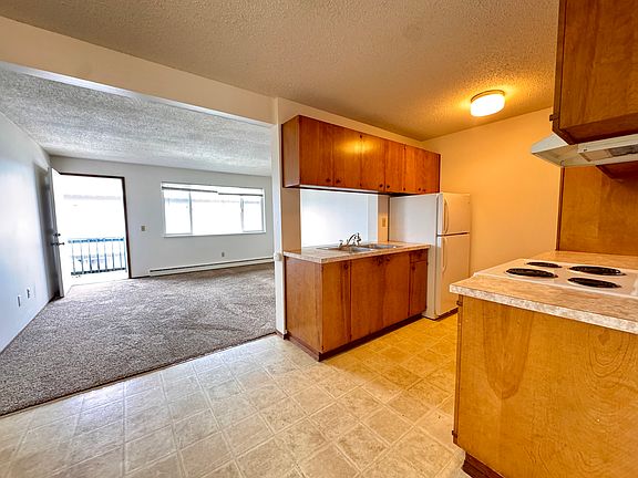 2nd image of 624 W Cedar St #6