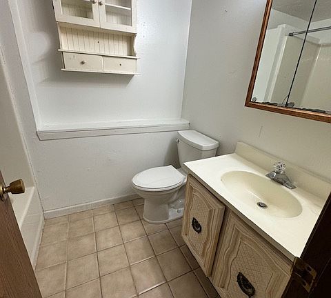 5th image of 1003 Avenue C #B