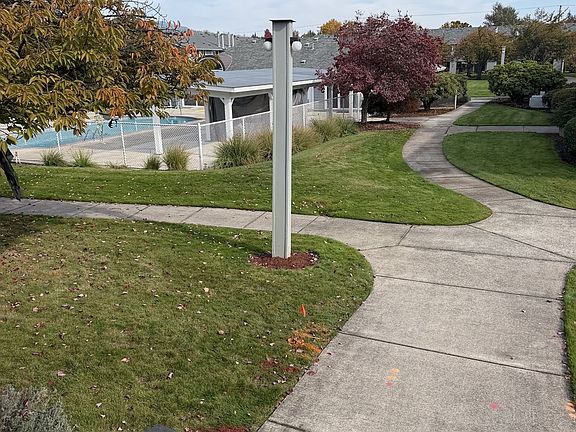 4th image of 650 Harlow Rd