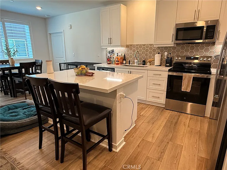 6123 Valentina Way — Photo 11