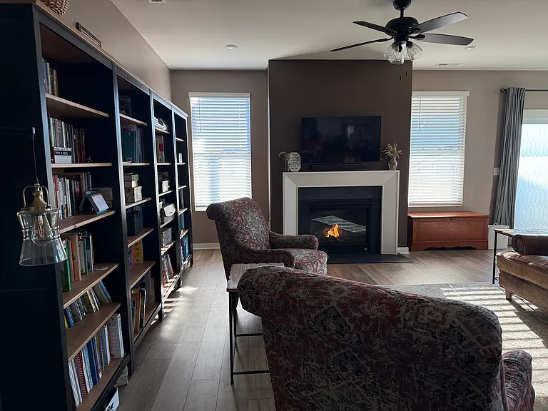 English Oak Dr — Photo 17