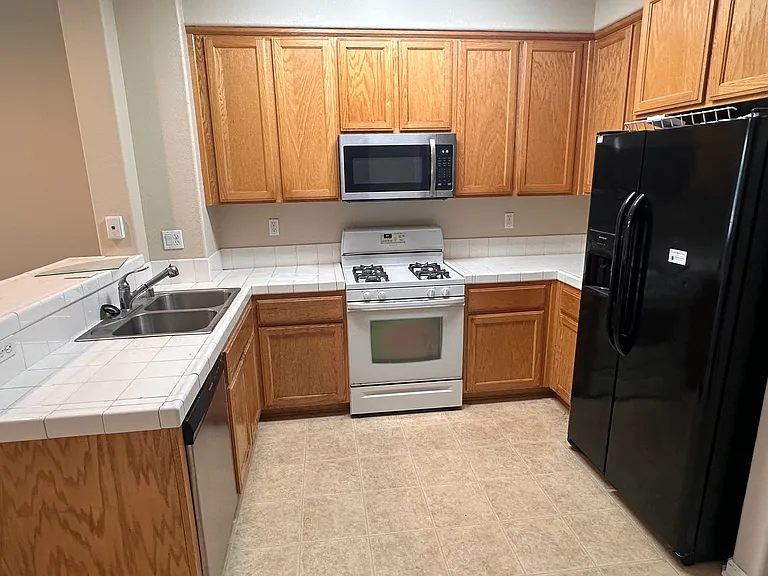 1420 Nevin Plz — Photo 14