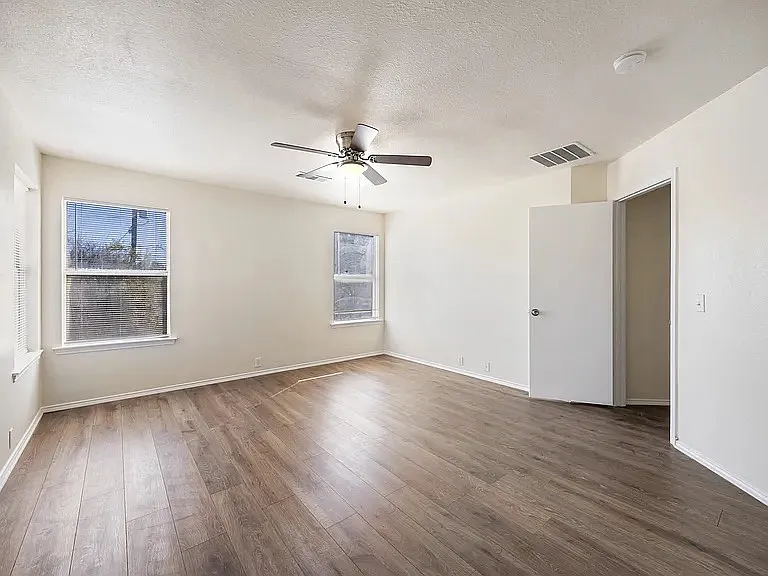 211 Prentice Dr — Photo 6