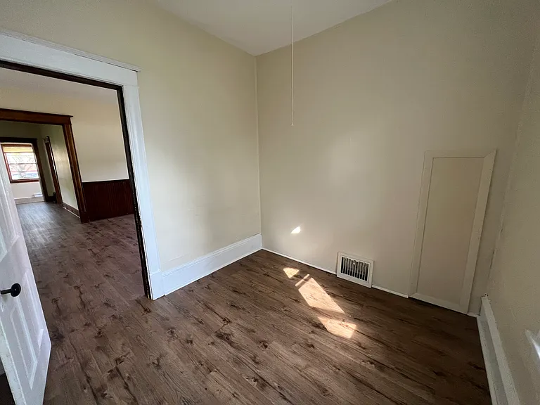 1221 Summit St — Photo 34