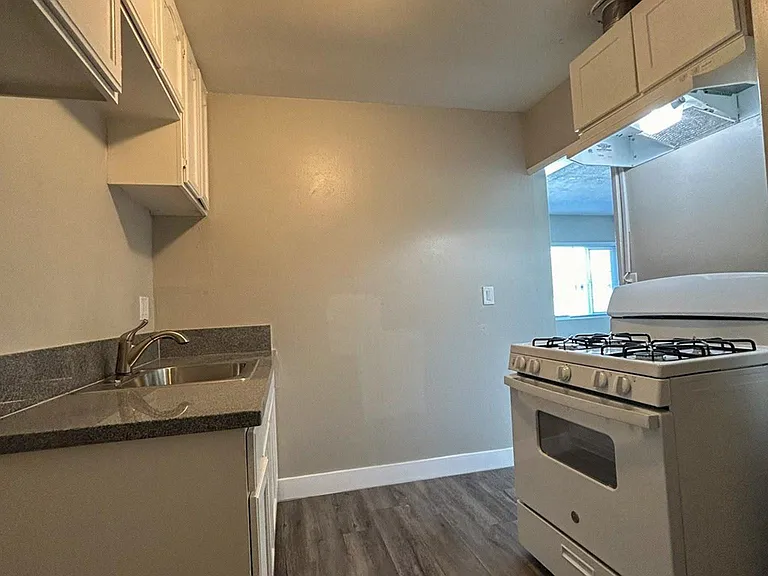1032 Martin Luther King Jr Ave — Photo 6