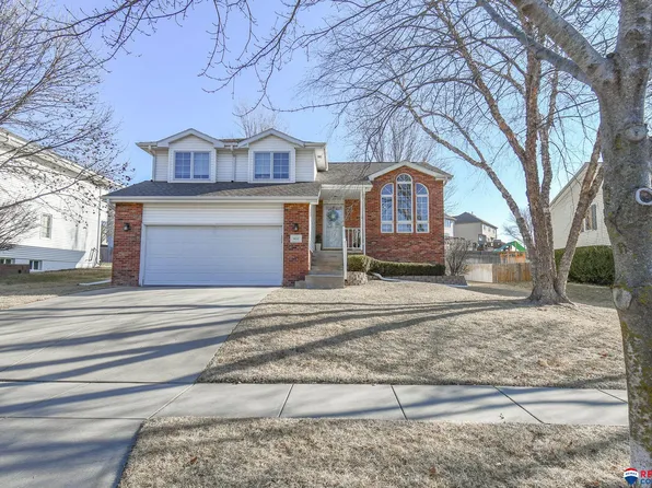 5632 S 77th St, Lincoln, NE 68516
