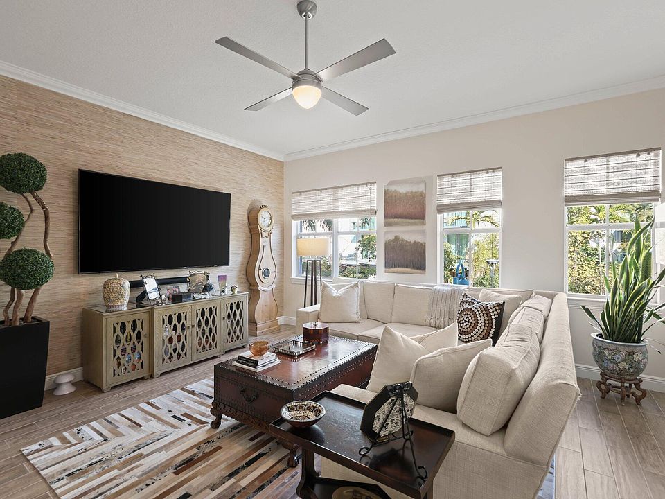 1st image of 200 NE 2nd Avenue #211