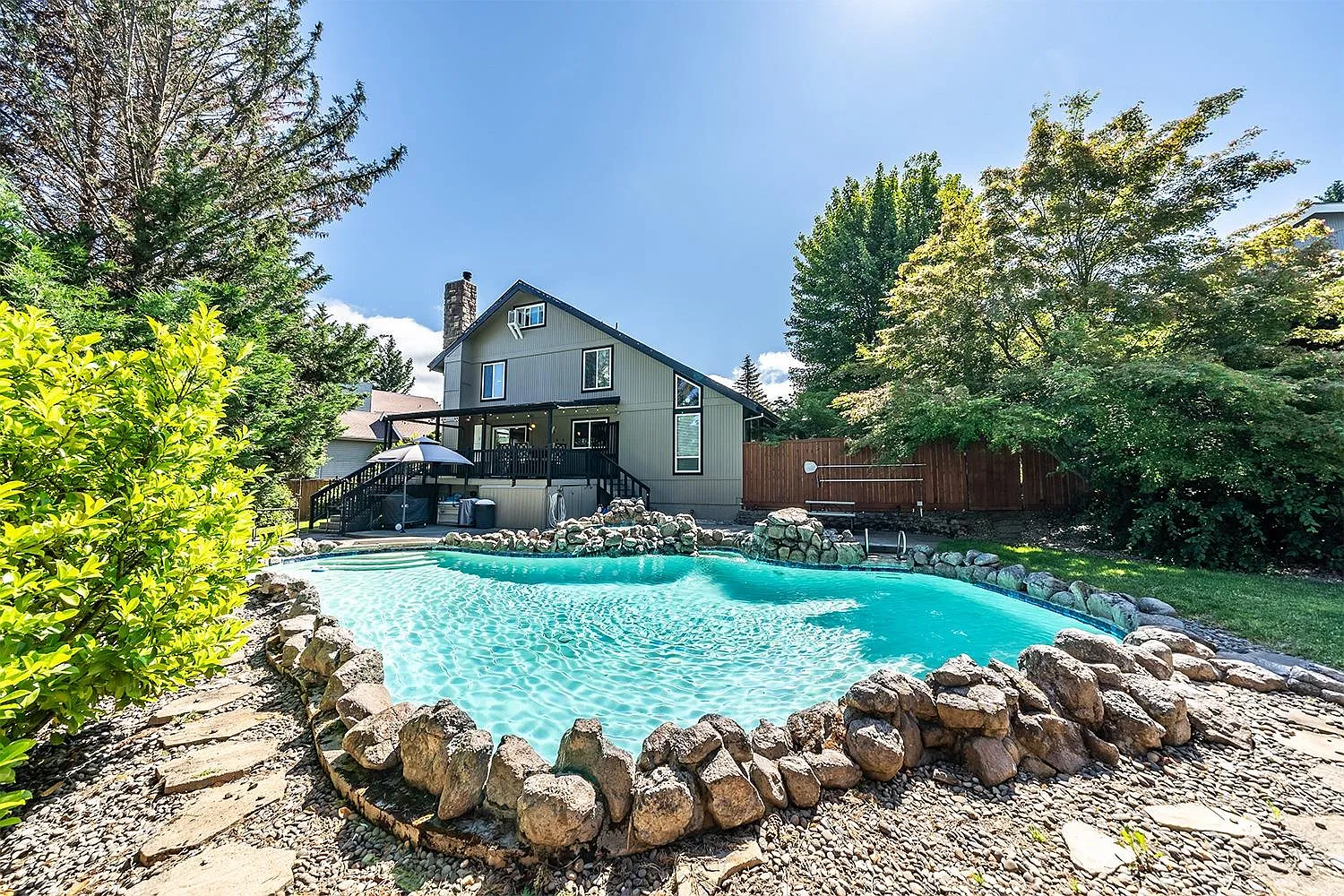 156 Oxford Pl photo 1