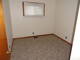 5th image of 824 E 10th St