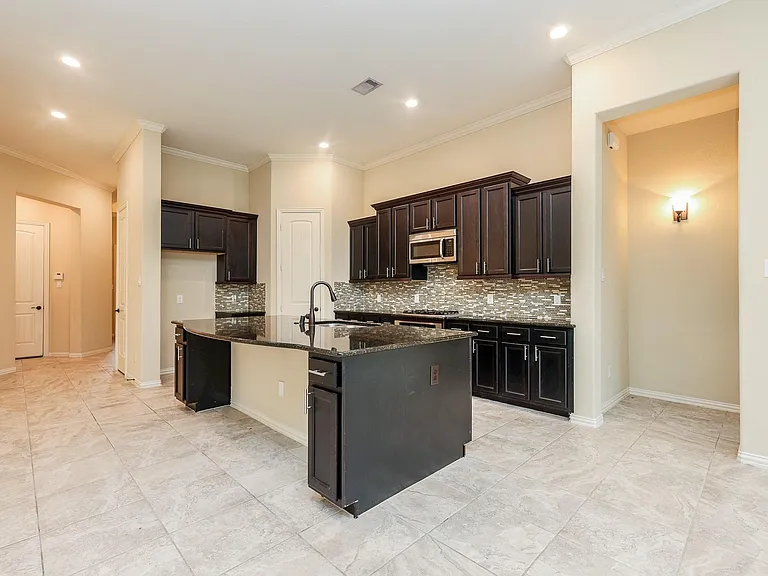 21911 Avalon Queen Dr — Photo 22