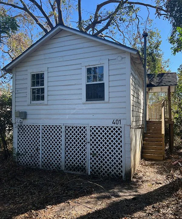 401 E Alden Ave