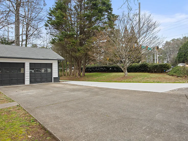3285 Marlanta Dr — Photo 39