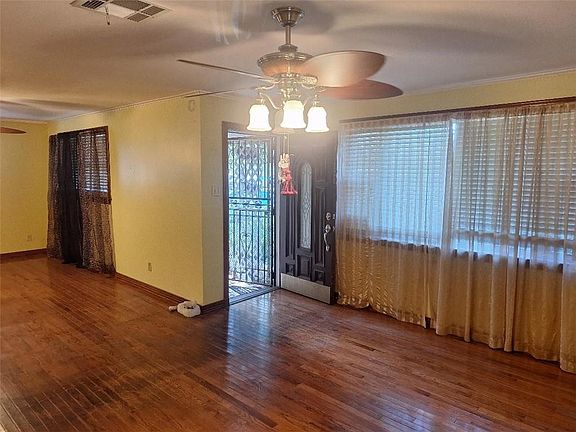 2nd image of 3021 Serantine St