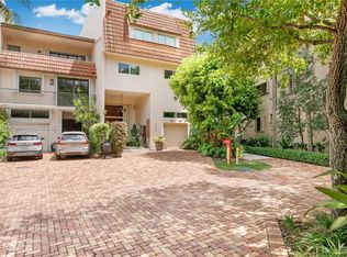 6100 Paradise Point Dr #6100, Miami, FL 33157